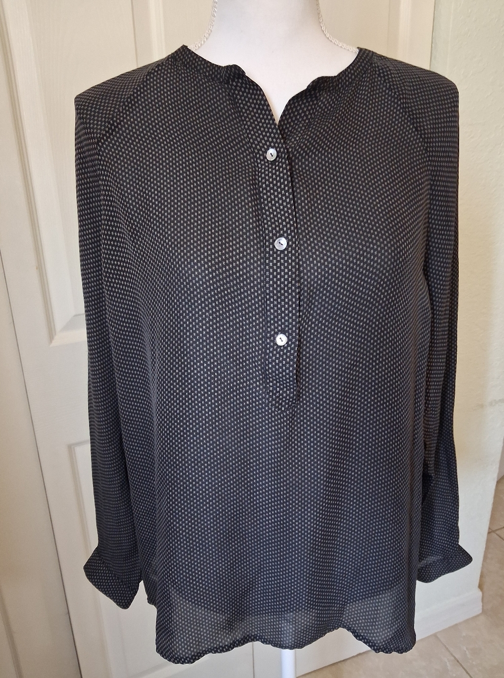 Vince Black and Gray Geometric Pattern Long Sleeve Silk Henley Blouse. Size L.